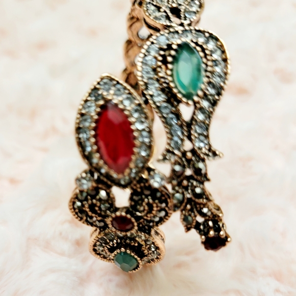 Vintage-inspired bangles/bracelets featuring emeralds and rubies. - Picture 9 of 13